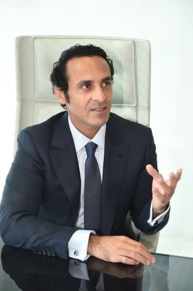 waiting-beauty-background-lonely-lady